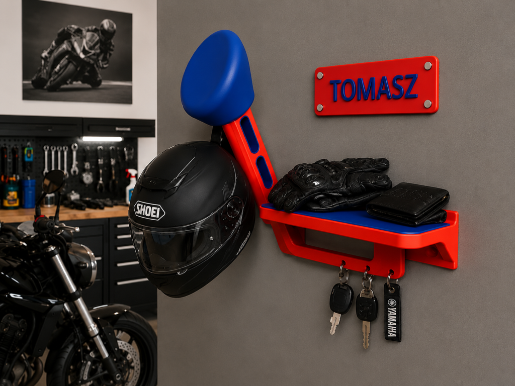 Druk 3D i personalizowane prezenty – uchwyt na kask z półką